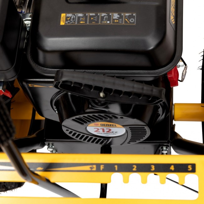 Бензиновая снегоуборочная машина SB 560, 212 cc, ручной старт Denzel ( 97651 ) Бензиновая снегоуборочная машина SB 560, 212 cc, ручной старт Denzel ( 97651 )
