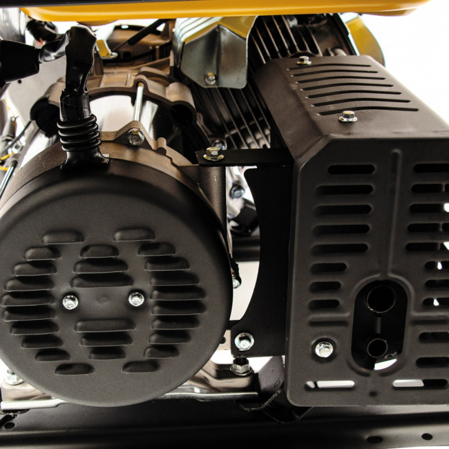 Генератор бензиновый GE 7900, 6.5 кВт, 220 В/50 Гц, 25 л, ручной пуск Denzel Генератор бензиновый GE 7900, 6.5 кВт, 220 В/50 Гц, 25 л, ручной пуск Denzel