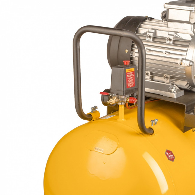 Компрессор DR4000/200, масляный ременный, 10 бар, производительность 690 л/м, мощность 4 кВт Denzel Компрессор DR4000/200, масляный ременный, 10 бар, производительность 690 л/м, мощность 4 кВт Denzel