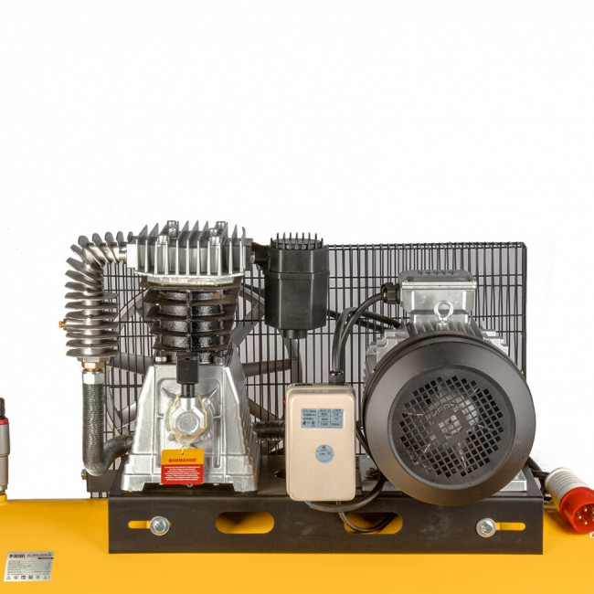 Компрессор DR5500/300, масляный ременный, 10 бар, производительность 850 л/м, мощность 5.5 кВт Denzel Компрессор DR5500/300, масляный ременный, 10 бар, производительность 850 л/м, мощность 5.5 кВт Denzel