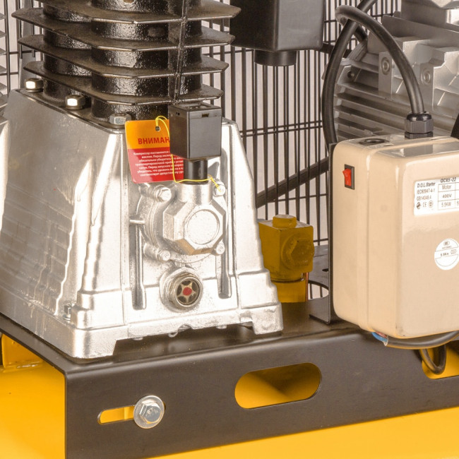 Компрессор DR5500/300, масляный ременный, 10 бар, производительность 850 л/м, мощность 5.5 кВт Denzel Компрессор DR5500/300, масляный ременный, 10 бар, производительность 850 л/м, мощность 5.5 кВт Denzel