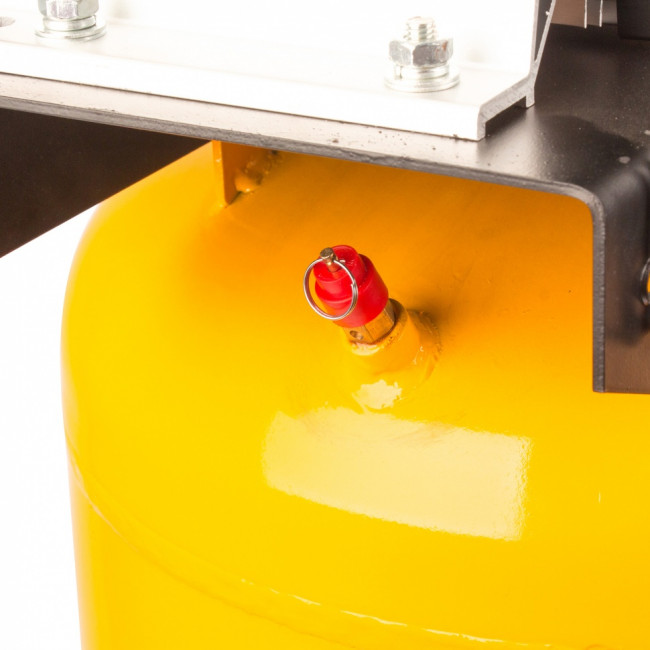 Компрессор DRV2200/100V, масляный ременный, с вертикальным ресивером, 10 бар, производительность 440 л/м, мощность 2.2 кВт Denzel