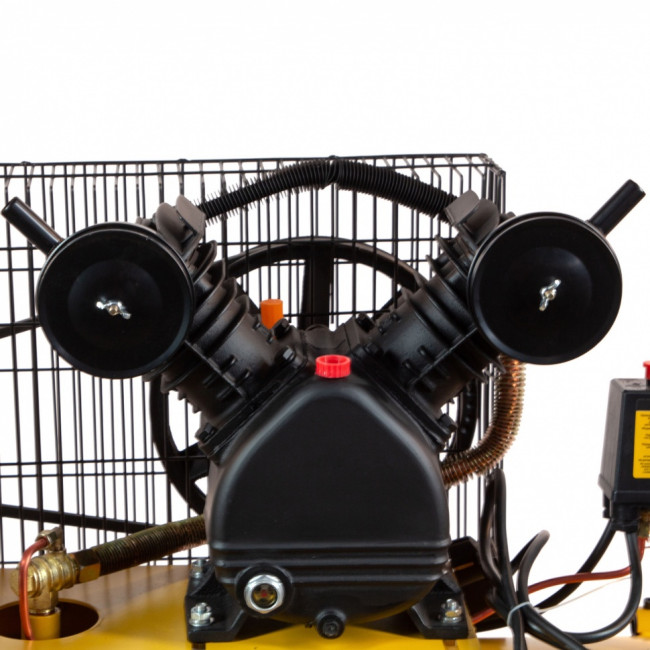 Компрессор воздушный BCV2200/100, ременный привод, 2.2 кВт, 100 литров, 370 л/мин Denzel ( 58110 )