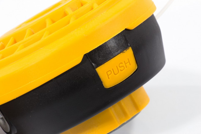 Катушка триммерная полуавтоматическая, легкая заправка лески, гайка M10x1.25, винт M10-M10, подшипник Denzel Катушка триммерная полуавтоматическая, легкая заправка лески, гайка M10x1.25, винт M10-M10, подшипник Denzel