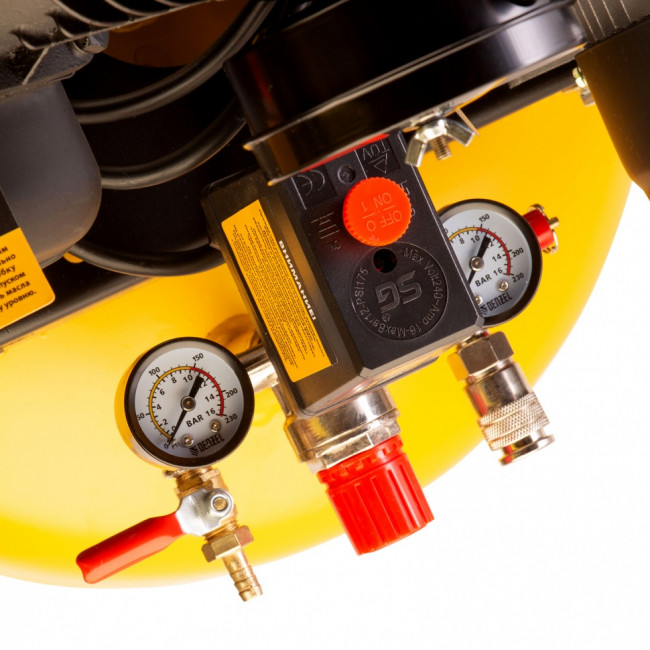 Компрессор воздушный BCV2200/100V, ременный привод , 2.3 кВт, 100 литров, 440 л/мин Denzel ( 58112 ) Компрессор воздушный BCV2200/100V, ременный привод , 2.3 кВт, 100 литров, 440 л/мин Denzel ( 58112 )