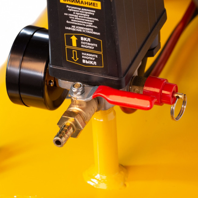 Компрессор воздушный BCI3000-T/200, ременный привод , 3.0 кВт, 200 литров, 530 л/мин Denzel ( 58119 )