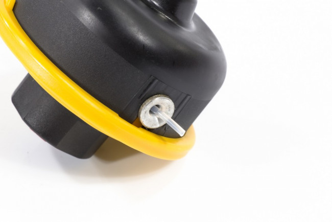 Катушка триммерная полуавтоматическая, легкая заправка лески, гайка M8x1.25, винт M8-M8 Denzel Катушка триммерная полуавтоматическая, легкая заправка лески, гайка M8x1.25, винт M8-M8 Denzel