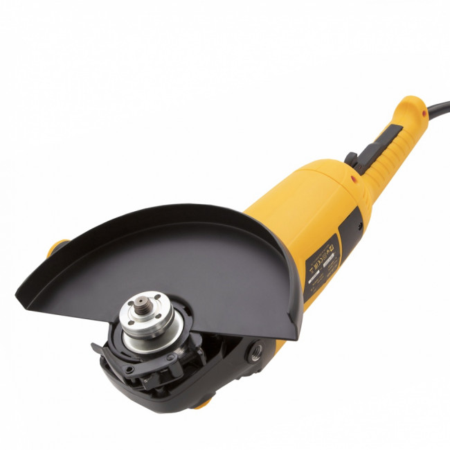 Машина шлифовальная угловая AG230-2600, 2600 Вт, 230 мм, 6000 об/мин Denzel Машина шлифовальная угловая AG230-2600, 2600 Вт, 230 мм, 6000 об/мин Denzel