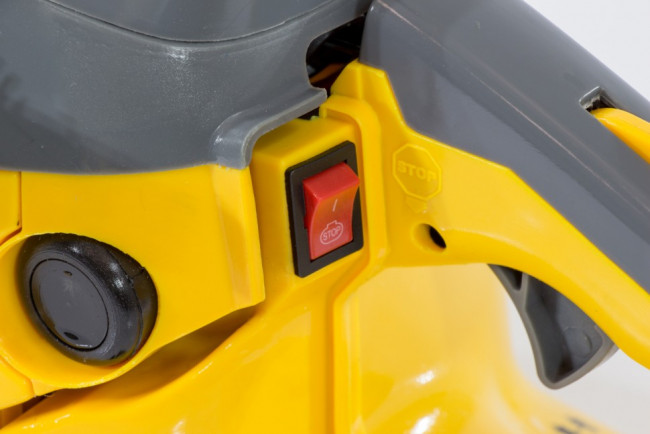 Пила цепная бензиновая GS-38 X-Pro, 38 куб.см, 1.6 кВт, длина шины 40 см, шаг 3/8" Denzel Пила цепная бензиновая GS-38 X-Pro, 38 куб.см, 1.6 кВт, длина шины 40 см, шаг 3/8" Denzel