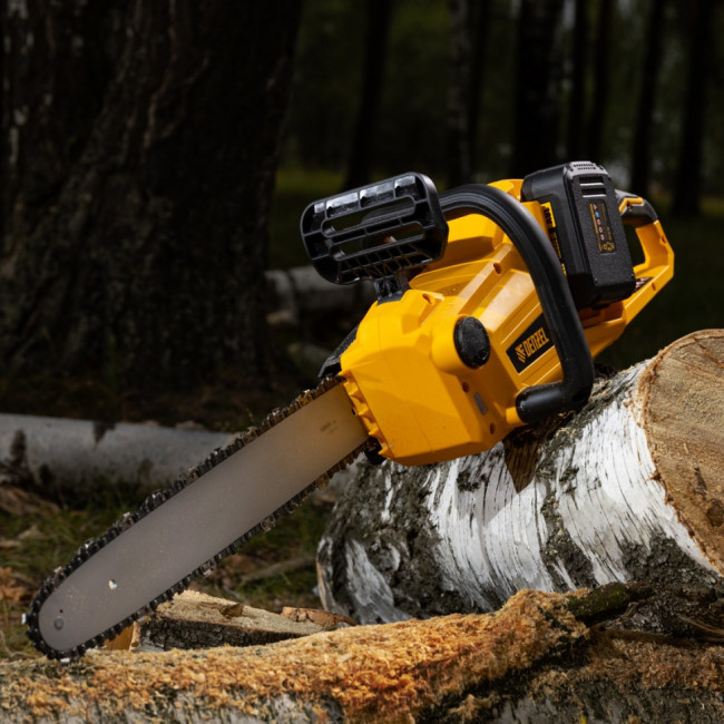 Цепная пила аккумуляторная бесщеточная RCS400-36, Li-ion, 36 В, 4 Ач, шина 400 мм Denzel ( 58610 ) Цепная пила аккумуляторная бесщеточная RCS400-36, Li-ion, 36 В, 4 Ач, шина 400 мм Denzel ( 58610 )