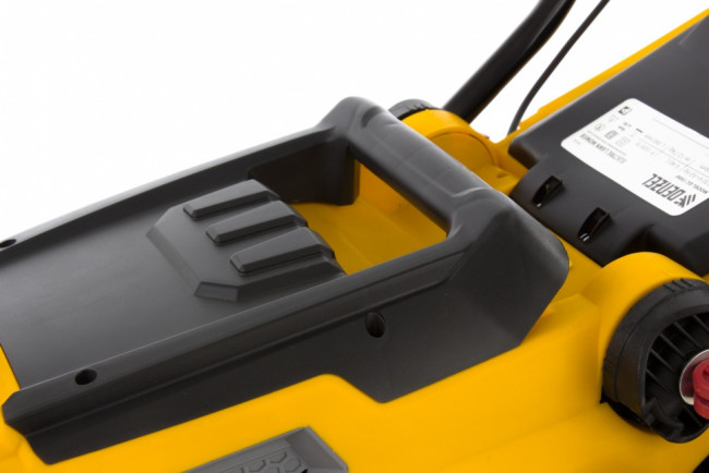 Газонокосилка электрическая GC-1500, 1500 Вт, ширина скашивания 36 см, 6 уровней высоты скашивания, пластиковый травосборник, 40 л Denzel Газонокосилка электрическая GC-1500, 1500 Вт, ширина скашивания 36 см, 6 уровней высоты скашивания, пластиковый травосборник, 40 л Denzel